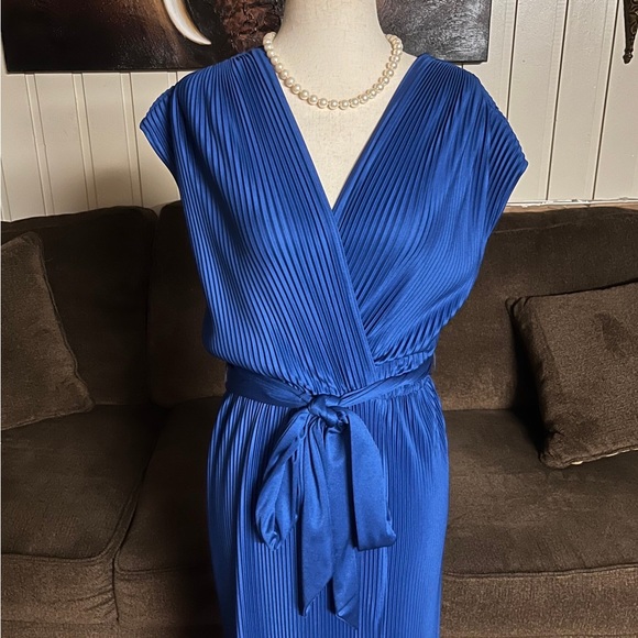 Lean On Klopman • Vintage • 1970’s • USA • Size 8 • Blue • Pleated • Dress - Picture 6 of 16